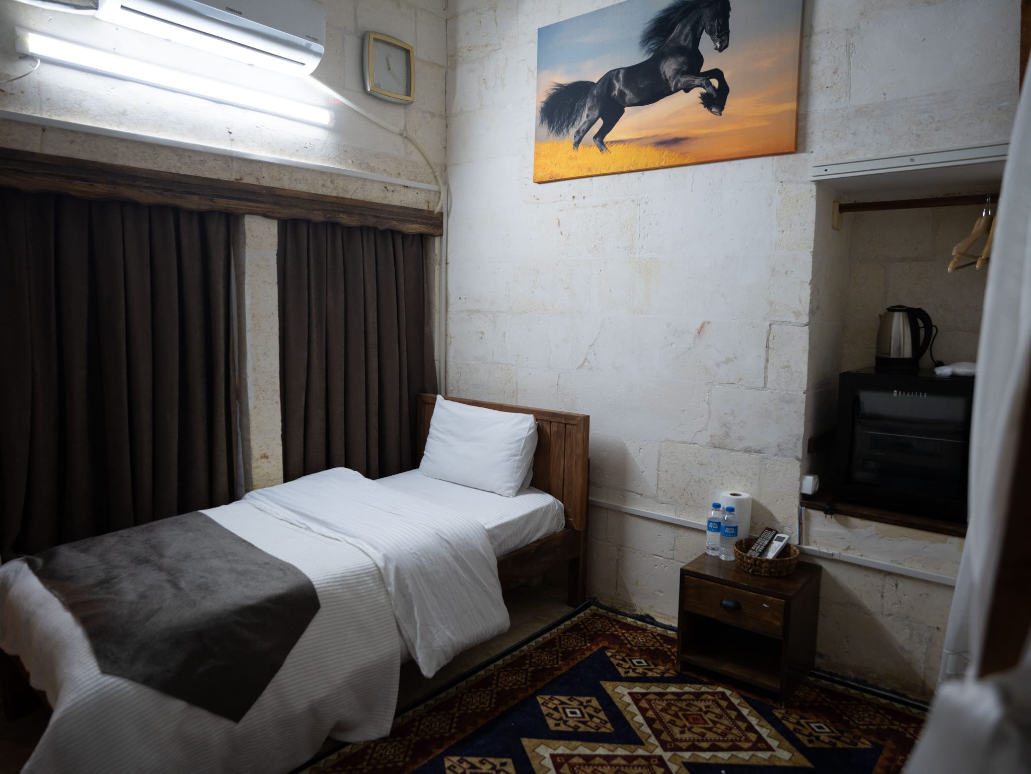 Özenle hazırlanmış otel yatağı